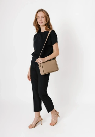 Czarna dzianinowa bluzka z wiskozą