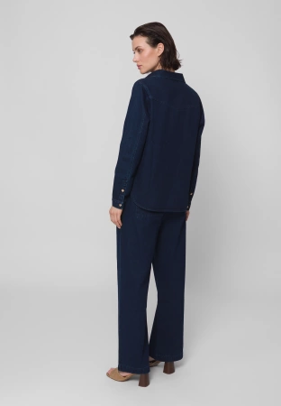 Granatowa jeansowa koszula zapinana na guziki