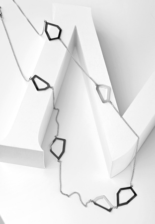 Naszyjnik  z geometrycznymi zawieszkami 