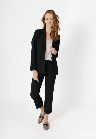 Klasyczny czarny żakiet na jeden guzik