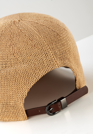 Brązowa czapka z daszkiem