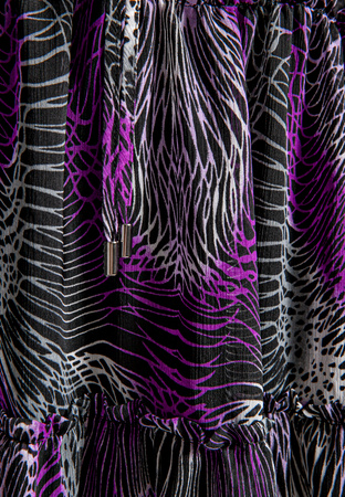 Zwiewna sukienka w pawie pióra