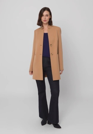 Krótki camelowy płaszcz z wiskozą