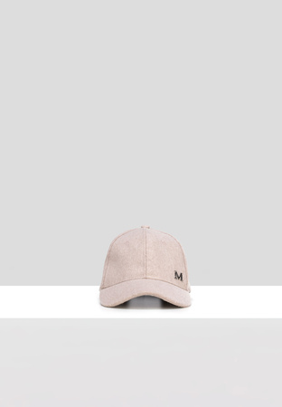 Beżowa czapka z daszkiem