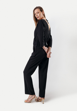 Czarny kombinezon z lnem wiązany na szyi