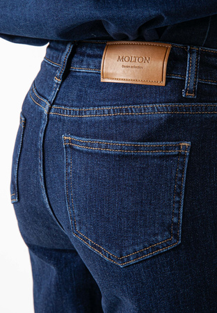 Granatowe jeansy z prostą nogawką