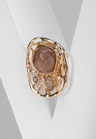 Ażurowa broszka na magnes