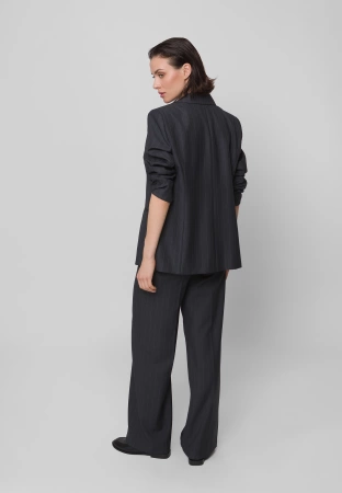 Długi żakiet w prążek na jeden guzik