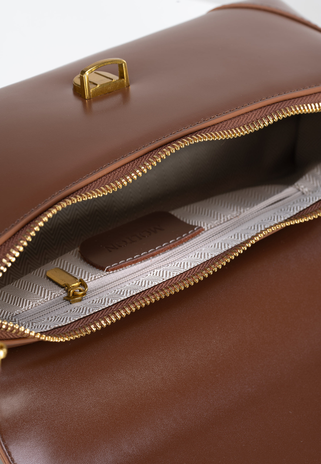 Brązowa torebka do ręki