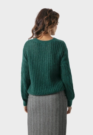 Zielony sweter z ażurowym splotem