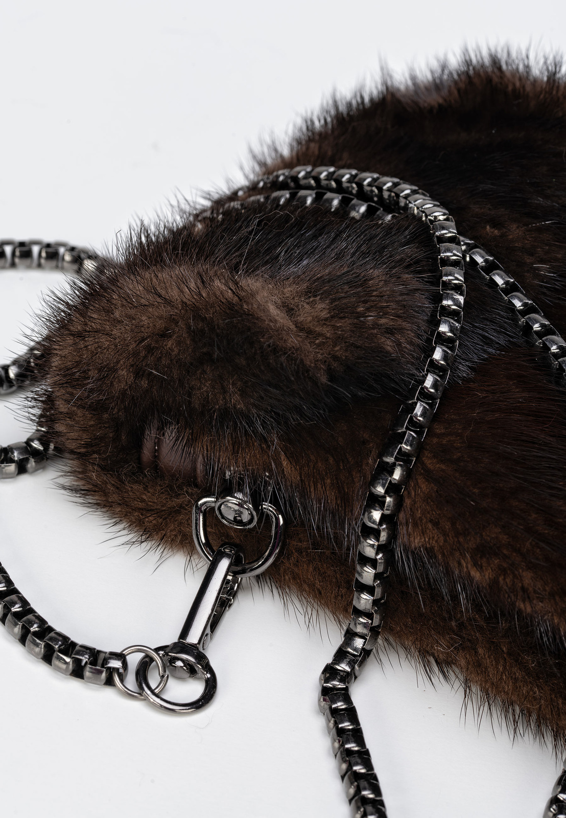 Brązowa torebka etui z naturalnego futra