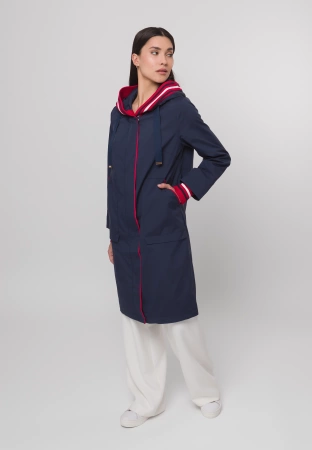 Granatowy płaszcz z czerwonymi ściągaczami