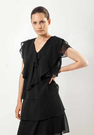 Czarna zwiewna sukienka z falbanami