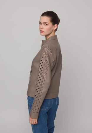 Ażurowa skóra w odcieniu kamiennego beżu