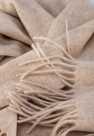 Beżowy wełniany szal