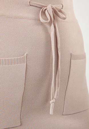 Beżowa dzianinowa spódnica