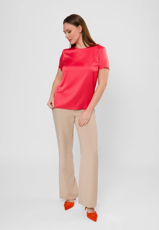 Koralowa satynowa bluzka z krótkim rękawem