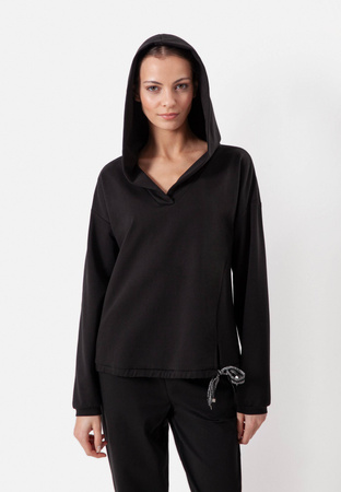 Czarna bluza z kapturem ze srebrnym wiązaniem