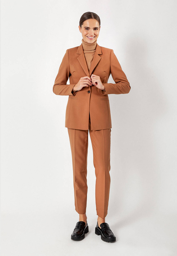 Camelowe spodnie w kant