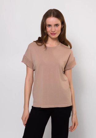 Beżowa kimonowa bluzka z ozdobnym wykończeniem