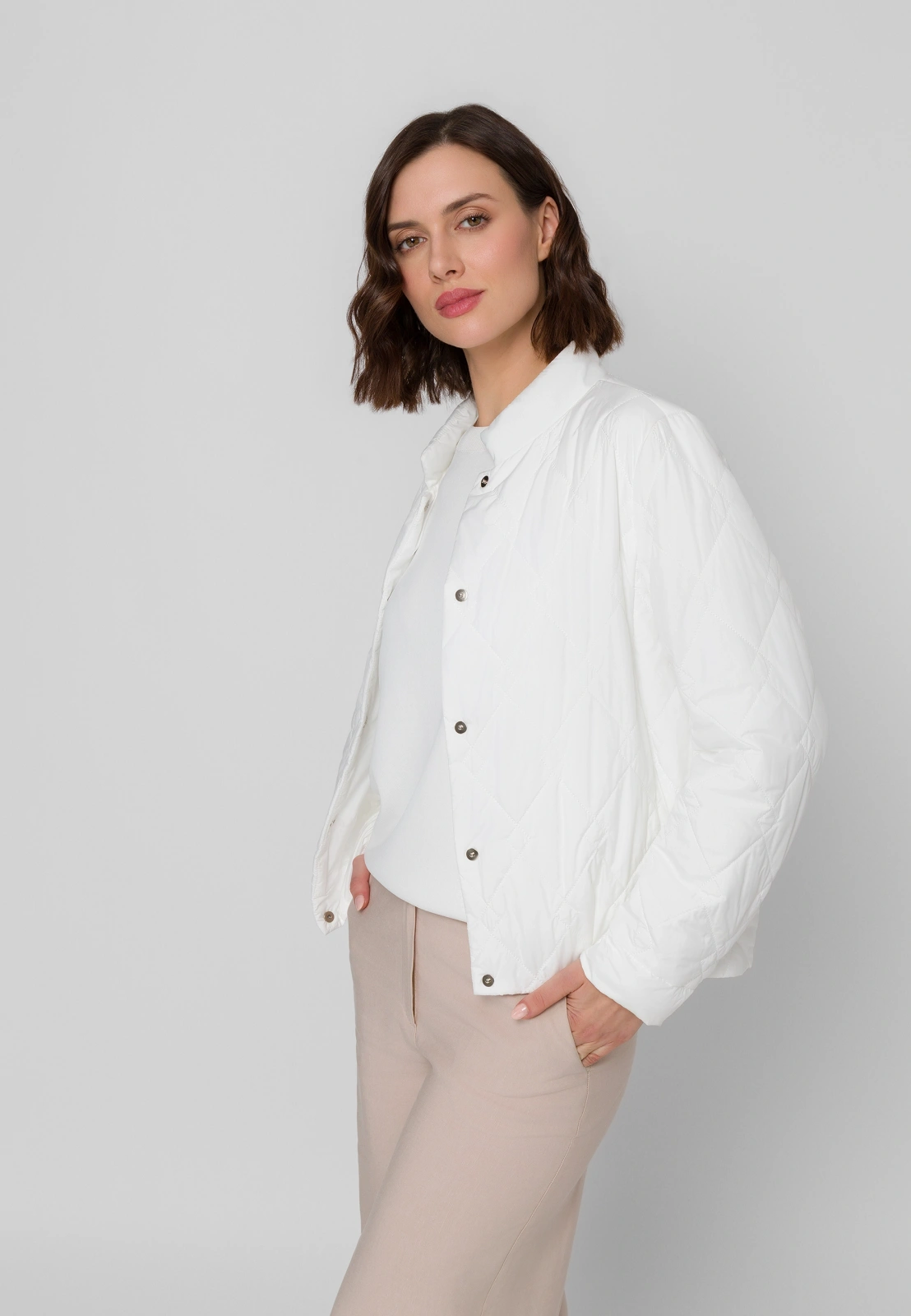 Biała pikowana kurtka