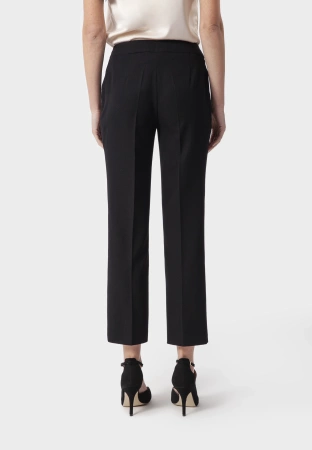 Czarne spodnie z prostą nogawką
