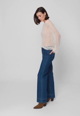 Granatowe jeansy z szeroką nogawką