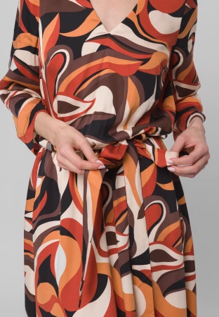 Wiskozowa sukienka wiązana w pasie