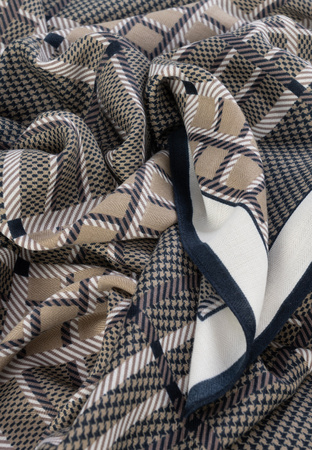 Wiskozowa apaszka w brązową kratę