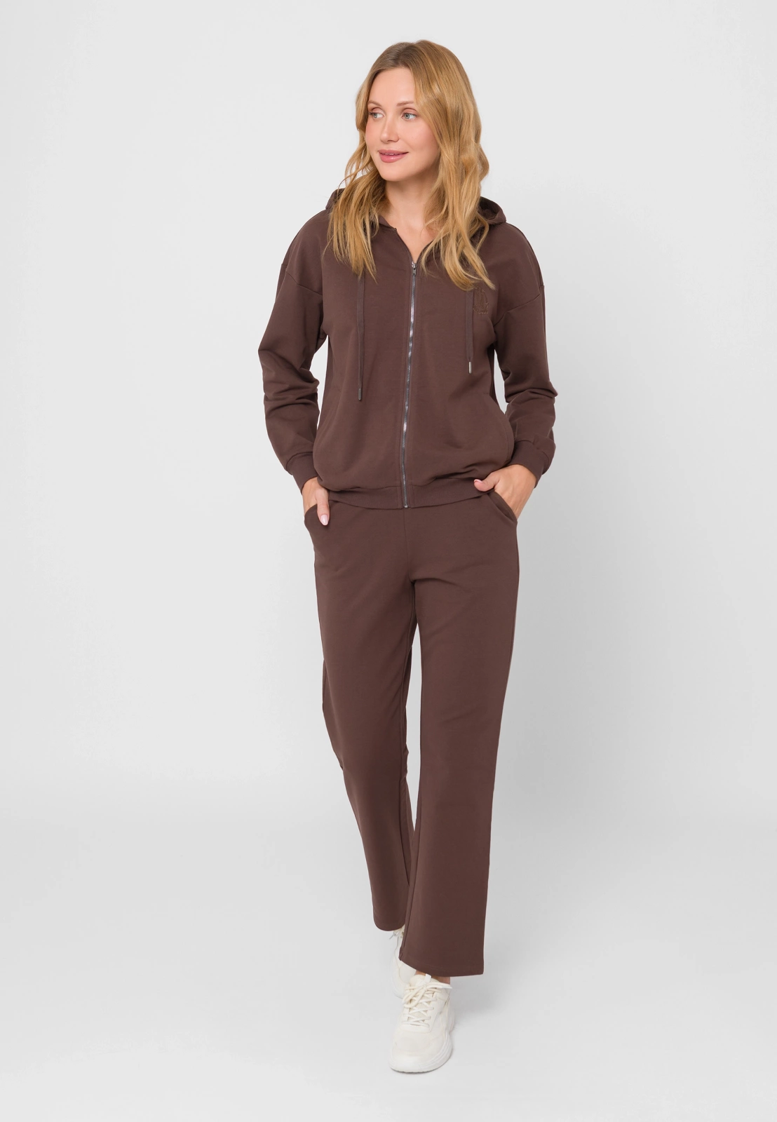 Brązowa bluza na suwak z kapturem