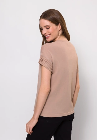 Beżowa kimonowa bluzka z ozdobnym wykończeniem