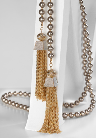 Pasek z koralików z chwostami