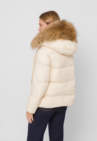 Beżowa puchowa kurtka z naturalnym wypełnieniem