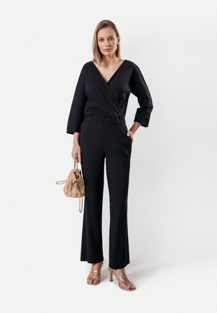 Czarny kombinezon z lnem wiązany na szyi