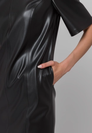 Sukienka z ekoskóry z bufiastymi rękawami