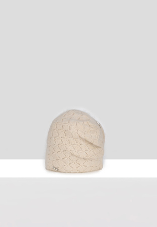 Beżowa czapka w romby z naturalnym włosiem