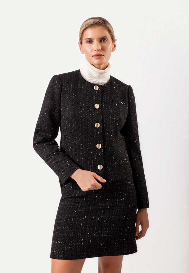 Krótki czarny żakiet w stylu chanel