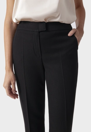 Czarne spodnie z prostą nogawką