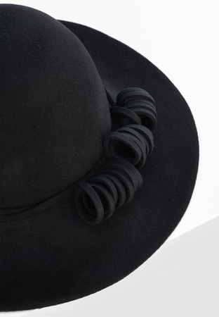 Czarny wełniany kapelusz