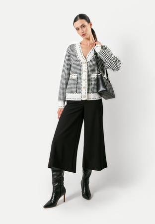 Czarne spodnie z szeroką nogawką