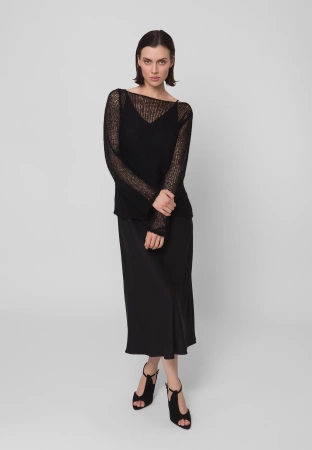 Lekki ażurowy sweter w kolorze czarnym