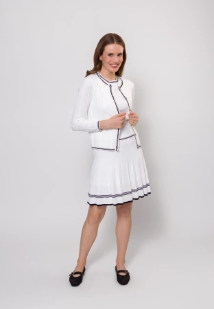 Ażurowy kardigan z ozdobnymi guzikami w kolorze ecru