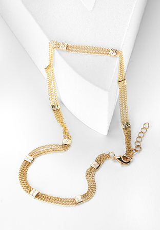 Krótki naszyjnik z trzech łańcuszków