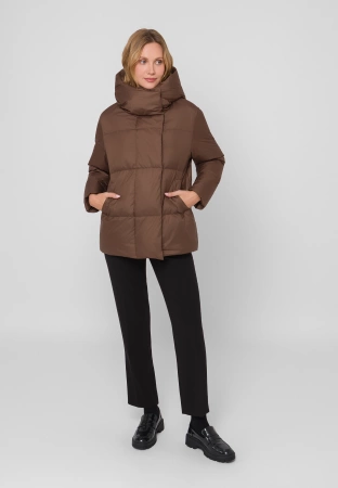 Brązowa pikowana kurtka z kapturem