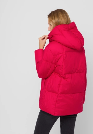 Czerwona pikowana kurtka z kapturem