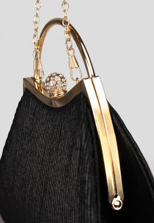 Elegancka torebka w czarnym kolorze