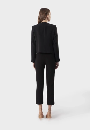 Żakiet z asymetrycznym zapięciem