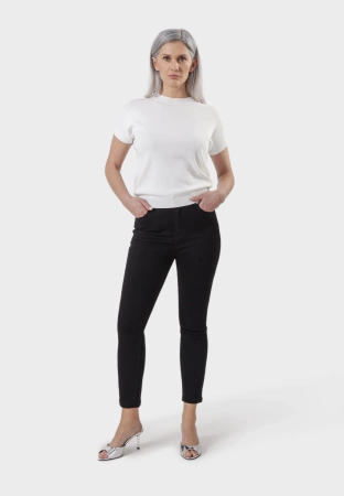 Klasyczne czarne jeansy