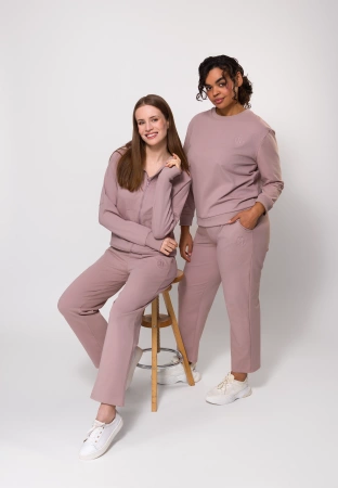 Beżowe dresowe spodnie z prostą nogawką