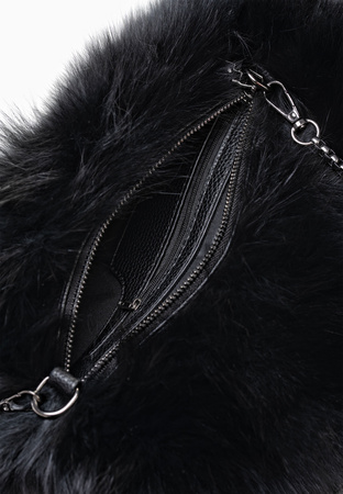 Czarna torebka mufka z naturalnego futra